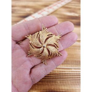 Vintage MONET Cordelia Gold Tone Twisted Rope Brooch‎ 2" Signed